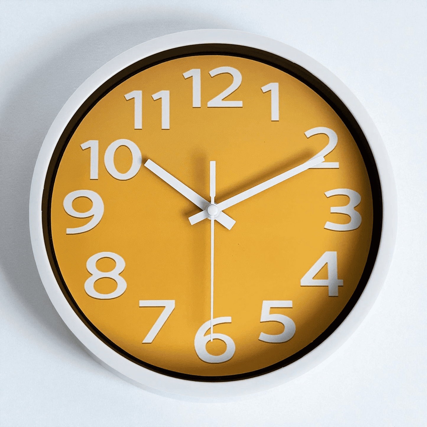 Horloge jaune design